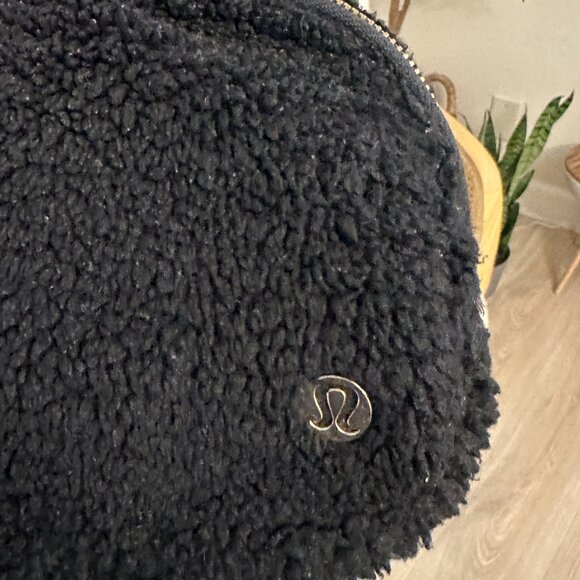 Lululemon - Everywhere Belt Bag 1L Fleece - Picture 2 of 3